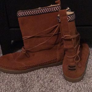 TOMS boots